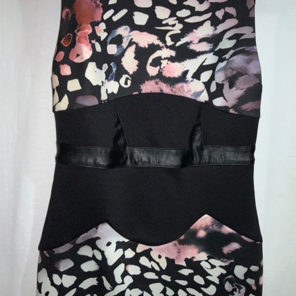 Bebe Sz S scuba dress watercolor print with waist detail - Picture 2 of 8